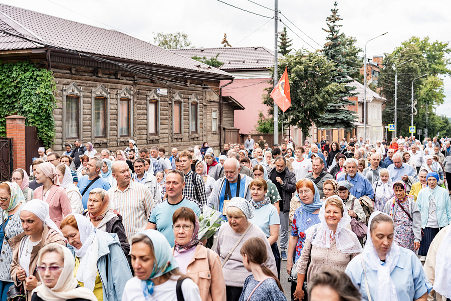 Архиерейское богослужение в соборе Николы Белого города Серпухова